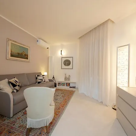 Uptown - Sabrina's Charming Apartment *