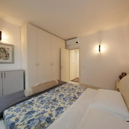 Apartment Uptown - Sabrina's Charming