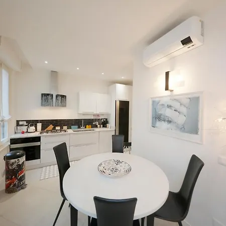 Apartment Uptown - Sabrina's Charming *
