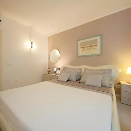 Uptown - Sabrina's Charming Apartment Siena