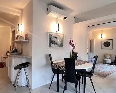 Uptown - Sabrina's Charming Apartament Siena