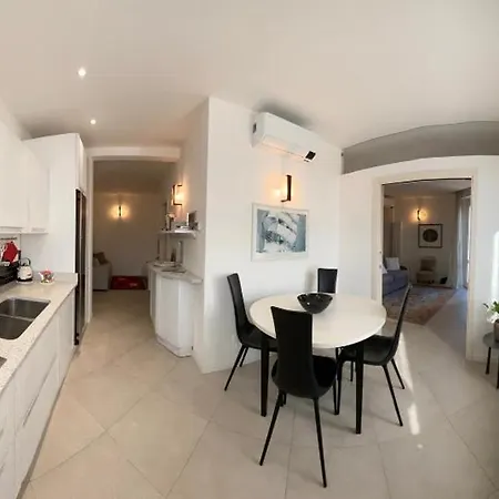 Uptown - Sabrina's Charming Apartament