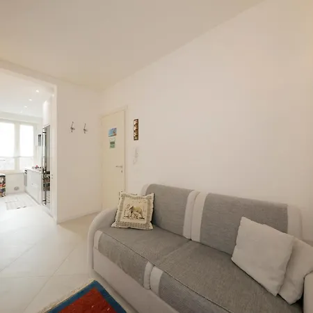 Uptown - Sabrina's Charming Apartament *