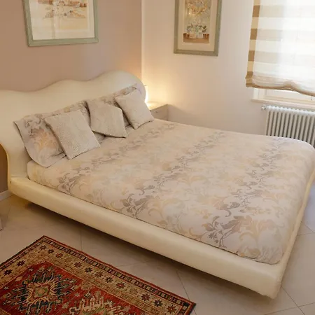 Uptown - Sabrina's Charming Apartament Siena